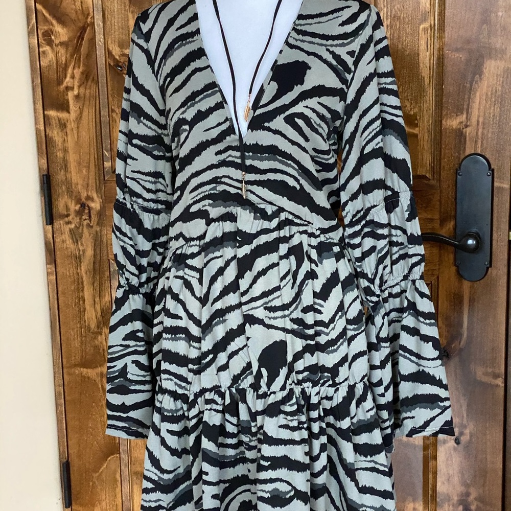NWOT animal print long sleeve ruffle dress - Picture 6 of 11